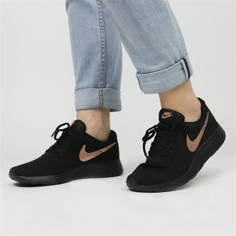 zwarte sneakers nike dames